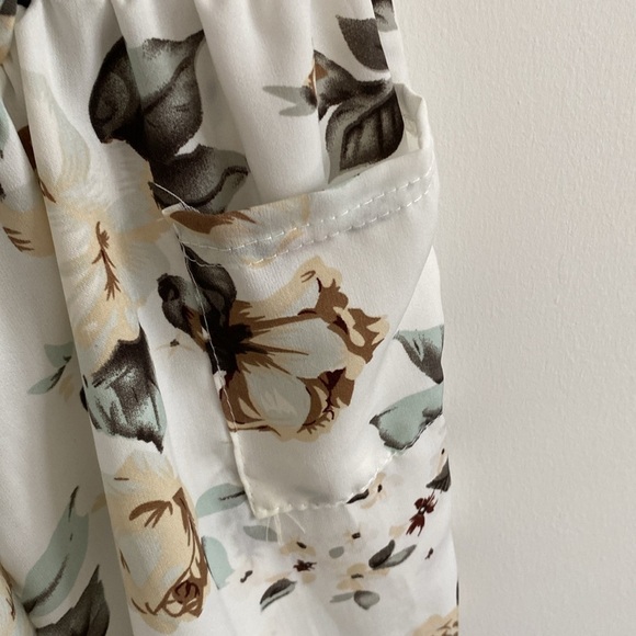 Women’s romper withh adjustable straps. - Picture 6 of 7